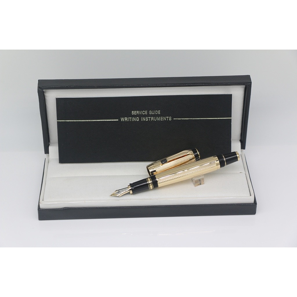

Mont Bohemia Short Fountain pen Gold carving body gold trim with Serial Number and Diamond color random delivery |AKuVXbq6|