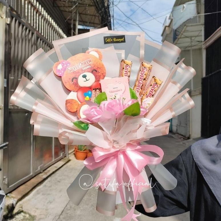 

PROMO (READY STOCK) Bouquet Coklat Silverqueen Bear Bisa Nyala 3 model kelap-kelip Edisi Valentine 2025 | gift valentine's | Bucket Hadiah Valentine's | Bucket Bunga Butterfly LAMPU LED Boneka Beruang gha-65