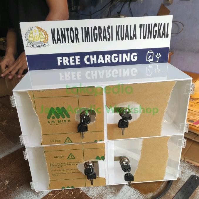 Box Charger Hp Bank Mandiri Bahan Akrilik 4 Pintu Terlaris