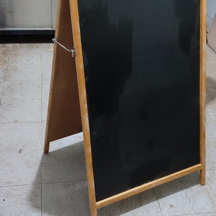 

Papan Tulis Kapur Blackboard 2 Muka Standing