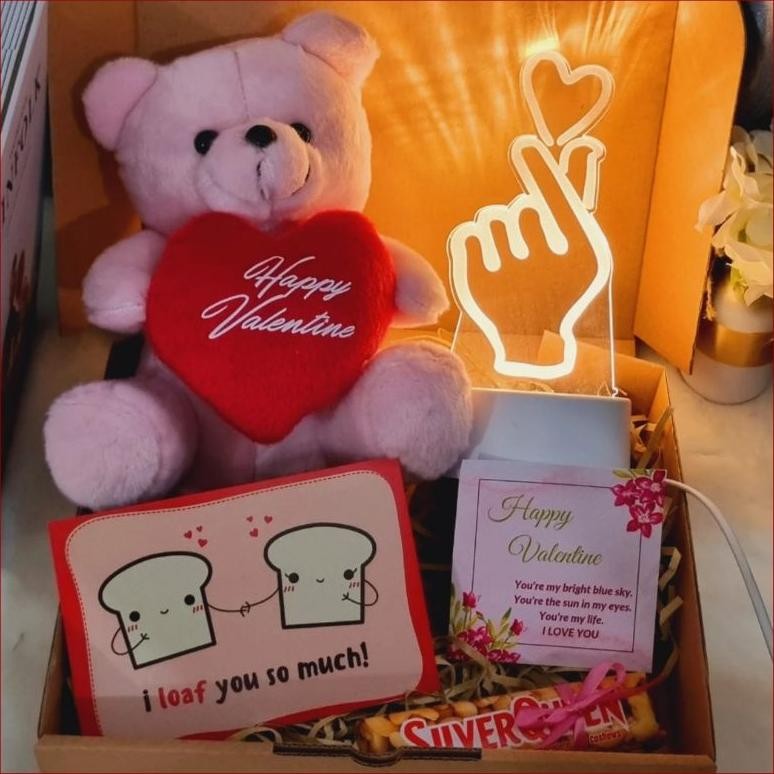 

BISA COD Hampers Valentine / Kado Valentine Coklat / Buket Bunga Gift Box ua-86