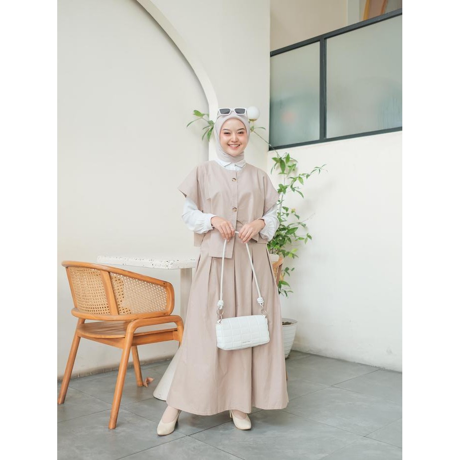Kimmy Vest One Set Korean Style Look-Set Rok Wanita Remaja Dewasa Muslim - One Set Hits