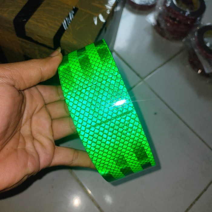 

STIKER 3M EGP REFLEKTOR PEMANTUL CAHAYA HIJAU/GREEN 1IN X 45MTR