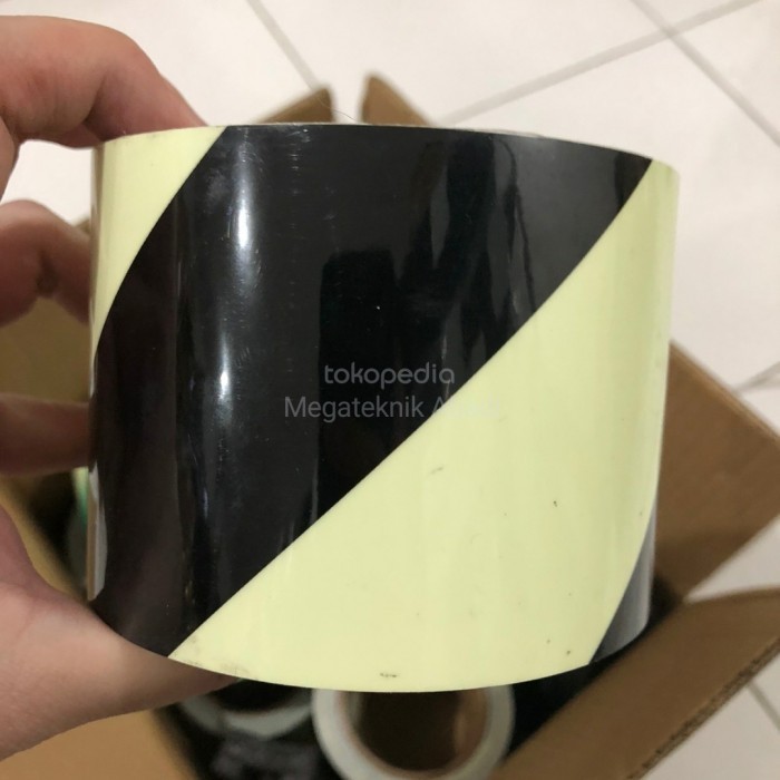 

PHOTOLUMINESCENT DIAGONAL TAPE BLACK 3 INCH X10M