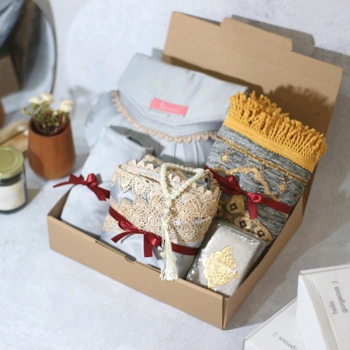 HAMPERS MUKENA / PAKET SESERAHAN ALAT SHOLAT/ Mahar mukena nirmala