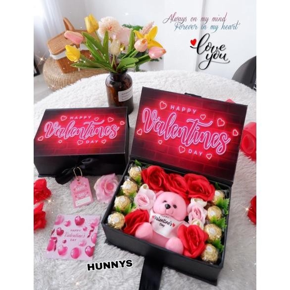 

PROMO Hampers Coklat SPECIAL VALENTINE GIFT FERRERO ROCHER Chocolate & Flower BLOOM BOX | Valentine Chocolate Hampers Love Gift Set | Kado Coklat Valentine Ferero Rocher Hampers Premium GIFT BOX Set Buket Cokelat Bunga Boneka PROMO Valentine Day Hadiah