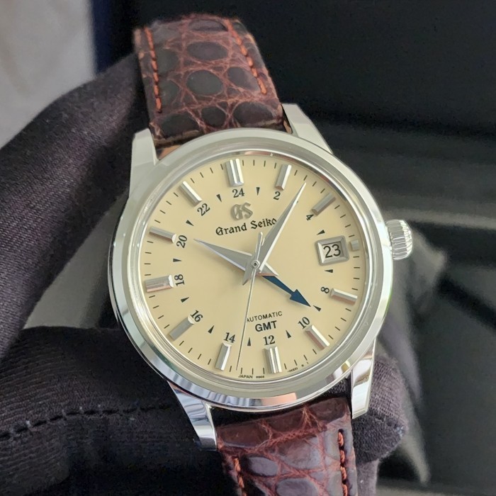 GRATIS ONGKIR Jam Tangan Grand Seiko SBGM221 GMT Ivory Cream Dial Full Set 2020 Very Mint Condition