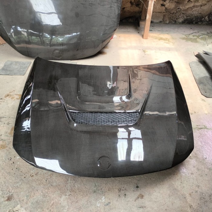 

Hood kap mesin Bmw e90 varis carbon kevlar