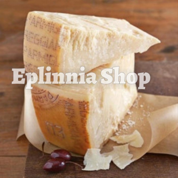 

Parmigiano Regiano Cheese 500 gr Keju Parmigiano Regiano Import Italia
