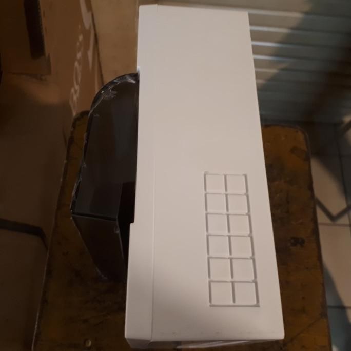 BOX MCB 8 GRUP MERK BOSS . OUT BOX ( LUAR TEMBOK ). UNTUK 8 MCB