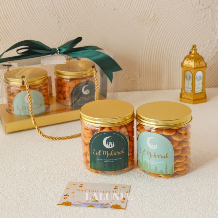 

Terbatas Hampers Lebaran Idul Fitri Box Mika isi 2 Jar Kue Kering - CookiesPangpan Lebaran!