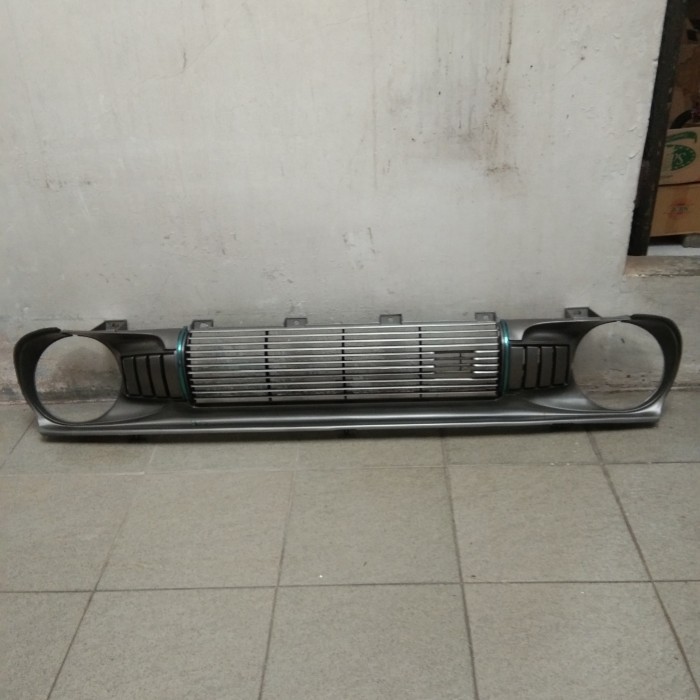 Grill Gril Radiator Datsun 120Y