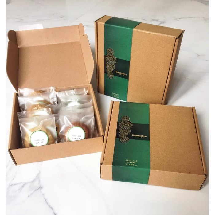 

LEBARAN HAMPERS- SOFT COOKIES PREMIUM 12 PC MIXED