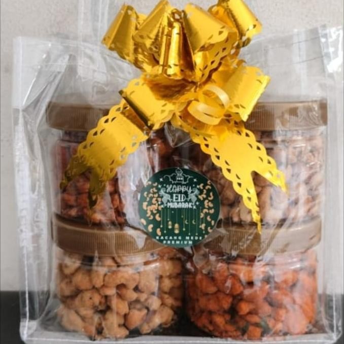 

Kacang Mede Matang Hampers Lebaran isi 4 toples bps