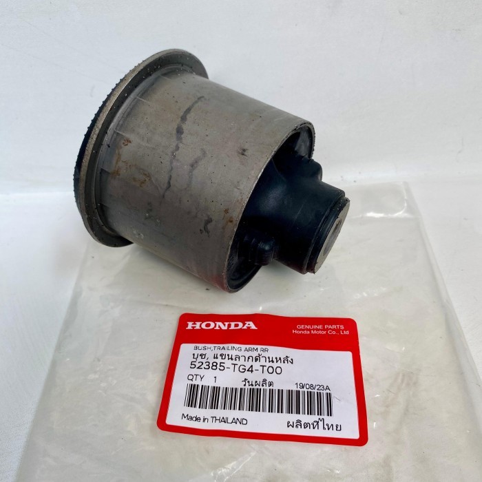 Bushing trailing belakang mobilio brio