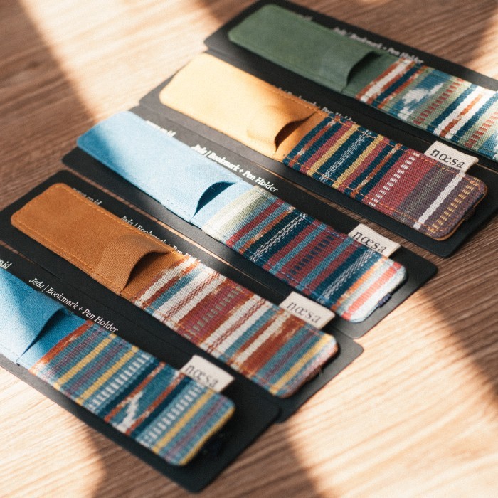 

PEMBATAS BUKU TENUN IKAT - PENANDA BUKU JEDA - CLOTH BOOKMARK NOESA