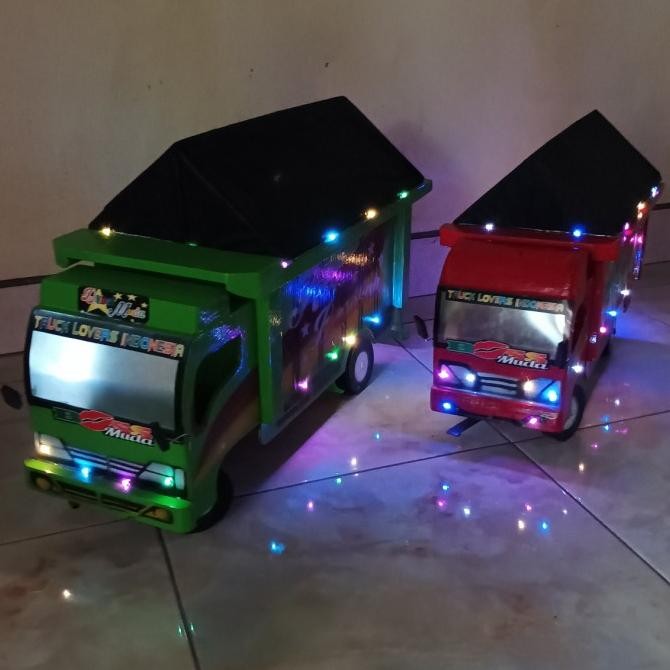 Miniatur mobil truk oleng kayu mainan / mobil mobilan truk mainan anak