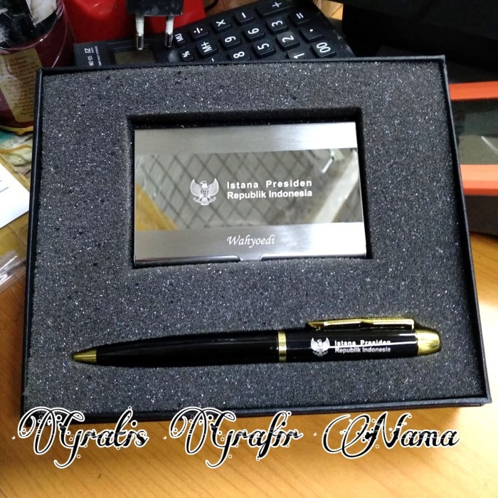 

giftset exclusive tempat kartu dan pulpen istana gratis tambah nama