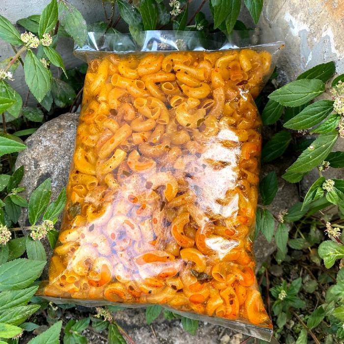 

BOOM SALE Makaroni Cikruh 250Gram Pedas Daun Jeruk Snacks Food Camilan makaroni makka Makanan