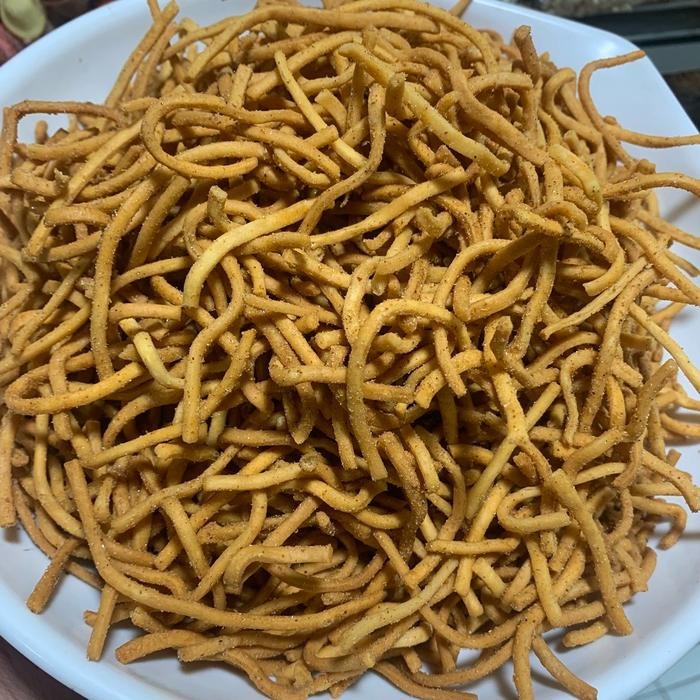 

PROMO SPECIAL 1 KG KEMASAN CEMILAN STICK MIE RASA PEDAS GURIH DAN RENYAH Makanan Food