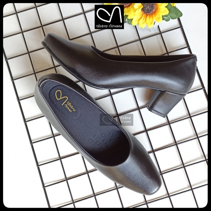 Sepatu Pantofel Wanita Kerja Hitam Polos Klasik Heels 5Cm Big Size