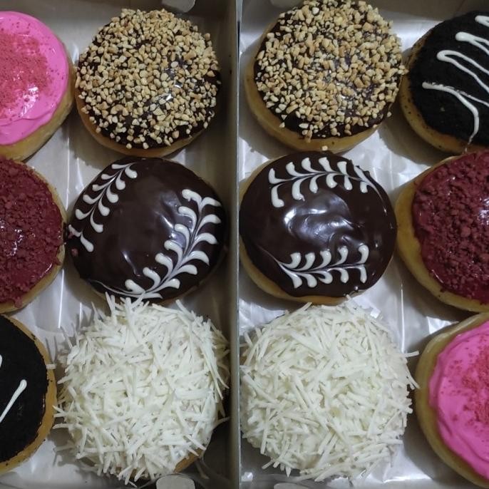 

CO Paket Donut Medium 10 lusin (free 1/2 lusin) Variant rasa