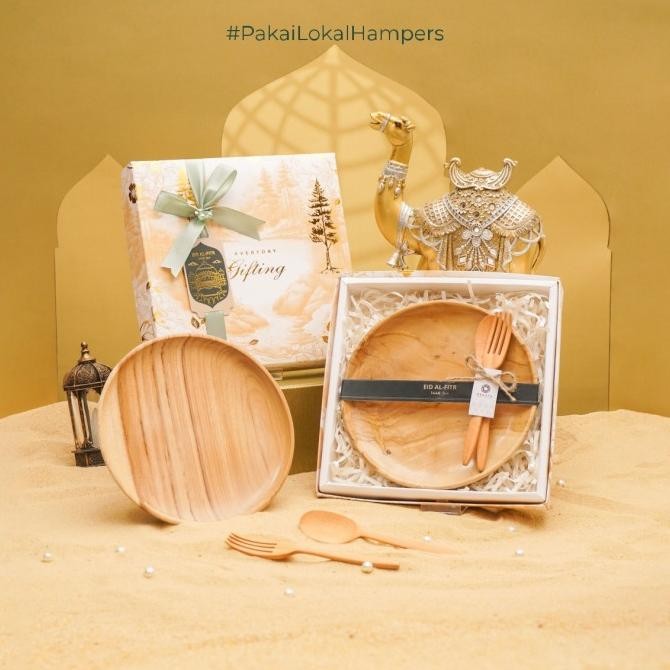 

Dekayu - Hampers RAH PALMA | Hampers Idul Fitri | Parsel Lebaran | Alat Makan Kayu Set | Coorporate Gift Raya LAT