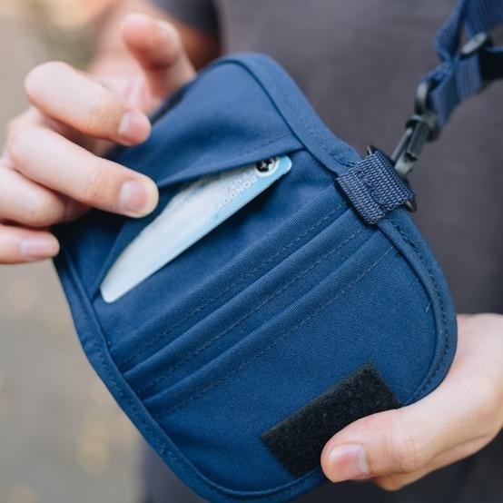 

Special Promo Wanderlust Hanging Lanyard Wallet Gantungan ID Card Bolzaa Navy Murah