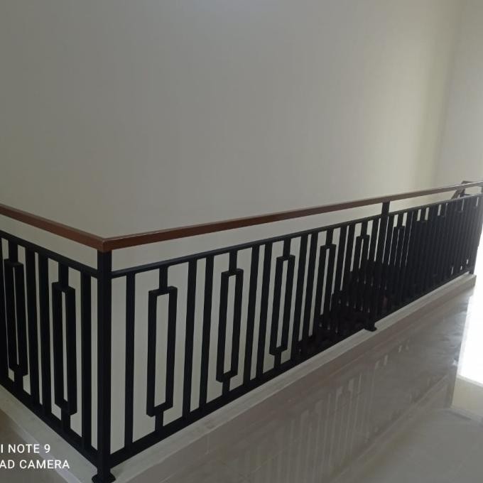 railing tangga. balkon minimalis