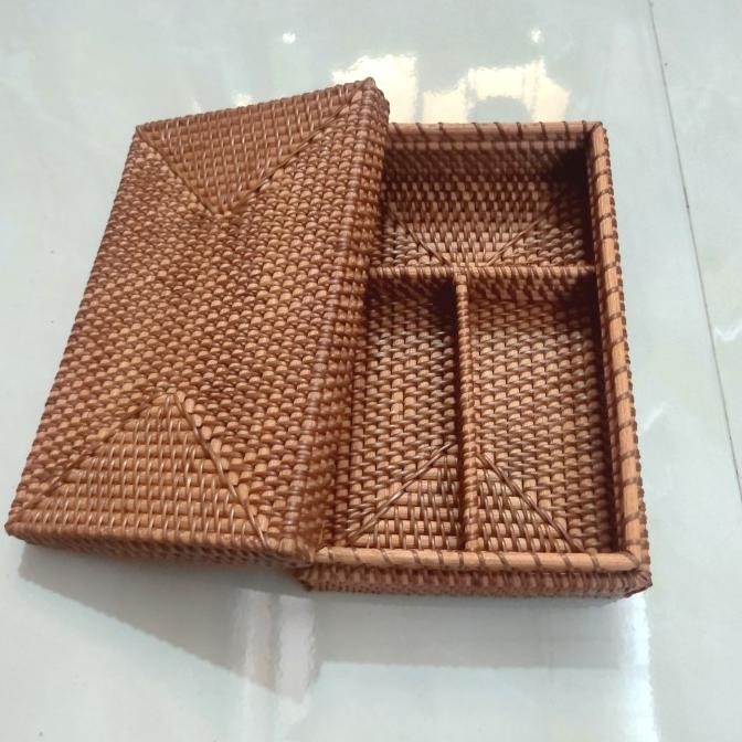 """] Box Anyaman Rotan Sekat, Tempat Penyimpanan Serbaguna
