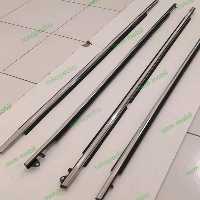 Pelipit Kaca Innova Zenix Original Promo