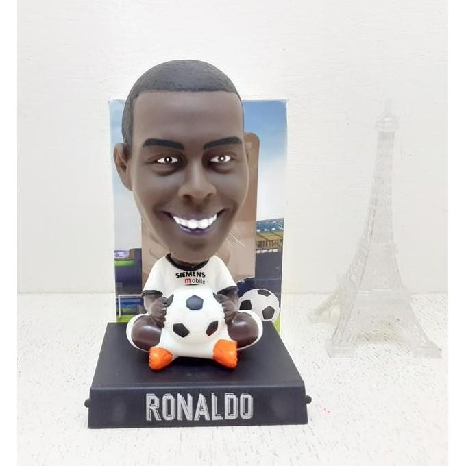 Pajangan Dashboard Mobil Ronaldo [gembira dendang] mainan