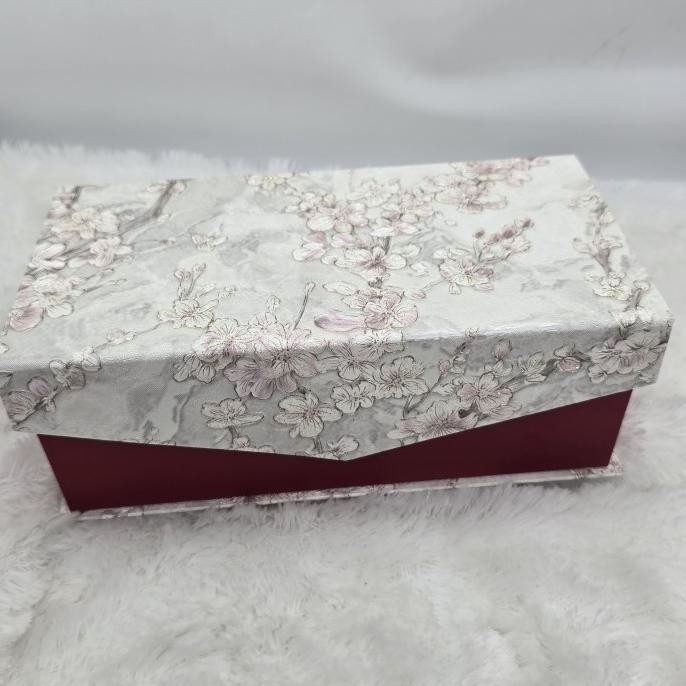 

Box Magnet dasi wallpaper 22x11 / kotak kue lapis separo murah