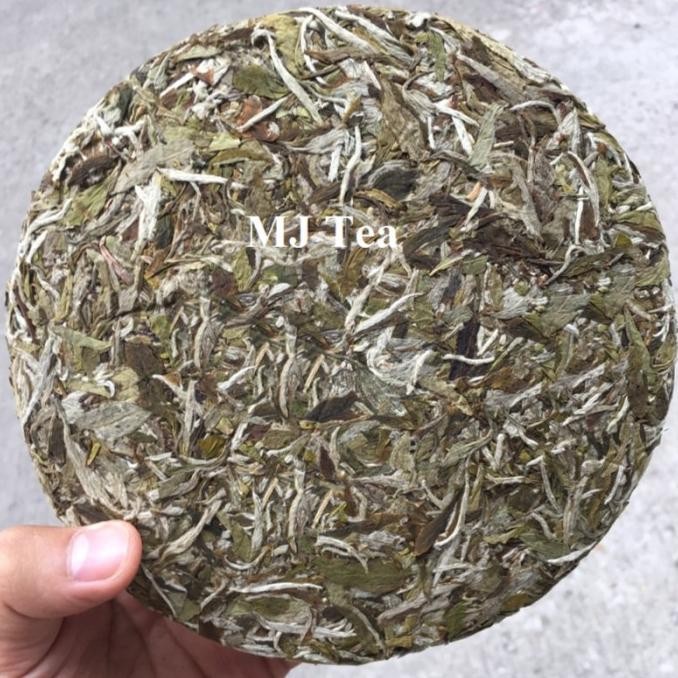 

Promo White Peony Fuding White Tea (Bai Mu Dan) Peony King Old White Tea Cake 2020 - 350 Gram