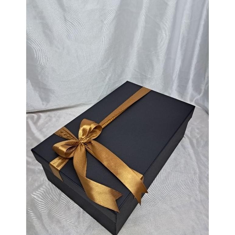 

Gift Box Medium + Kotak Hadiah + 30x18,5x10 cm