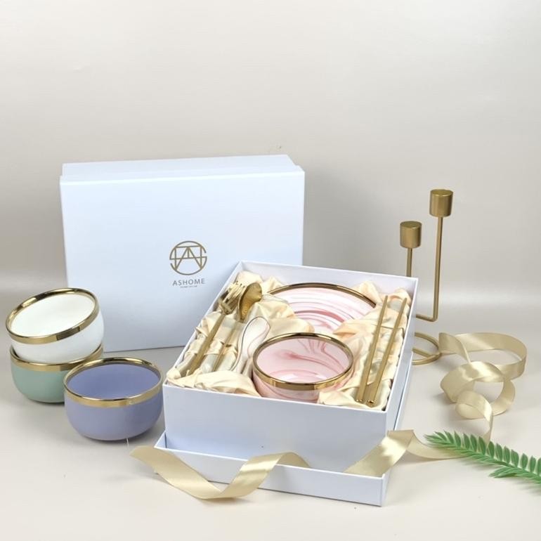 

ASHOME paket hemat Hampers Set Hard Box Piring Mangkuk dan Alat Makan Elegant Mewah / Parcel Ashome ekonomis dan mewah / Gift Set Ashome elegant lengkap untuk 1 orang