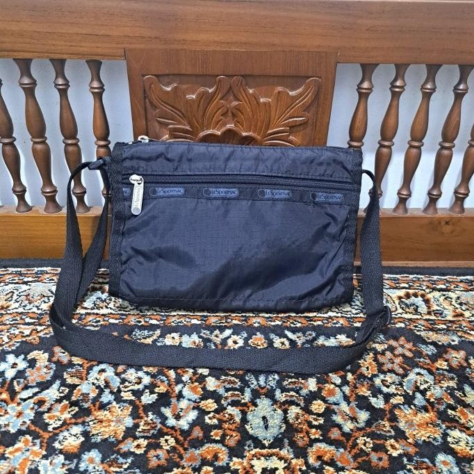 tas sling bag lesportsac warna hitam sling wanita