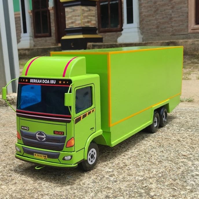 Miniatur mobil truk tronton box oleng kayu mobilan truck box BESAR