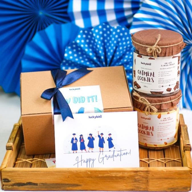 

Murah Graduation Hampers / Hampers Wisuda - Cookies 2 Jar + Greeting Card