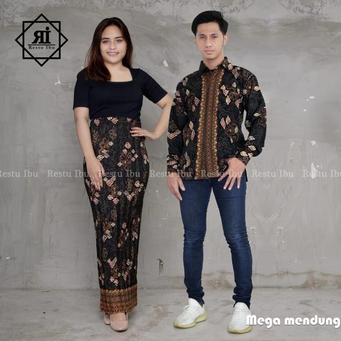 TERBARU STELAN COUPLE KEMEJA LENGAN PANJANG  PRIA DAN ROK PLISKET WANITA MOTIF BATIK COCOK UNTUK ACA