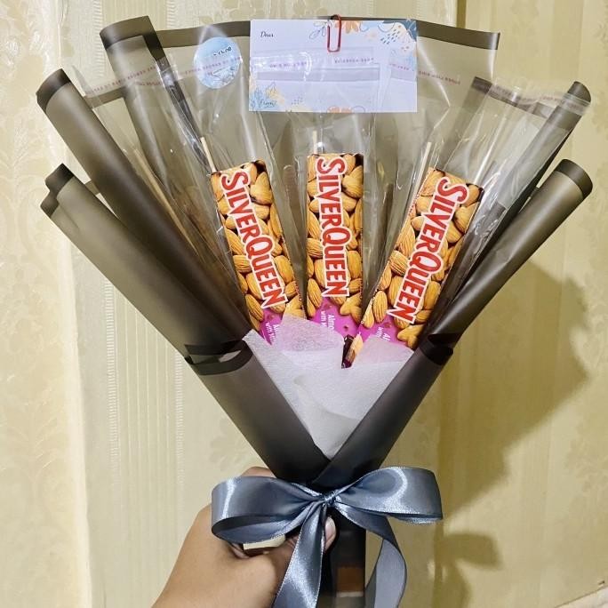 

Buket uang 5slot coklat silverqueen 28g
