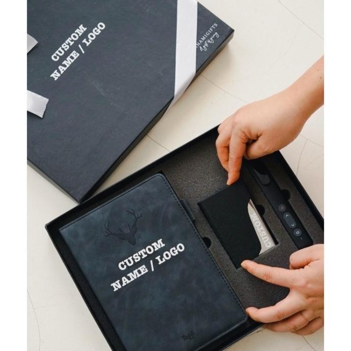 

Tersedia Triton - Hampers Corporate Kantor Custom Nama Gift Kado Teman Kantor Souvenir Kantor Perkantoran Hampers Farewell Birthday Anniversary Custom Notebook Pulpen Pen