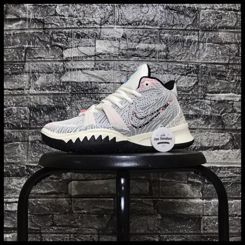 SEPATU BASKET KYRIE 7 PALE IVORY