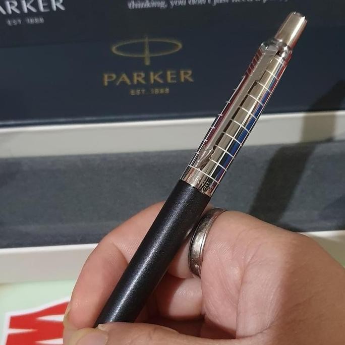 

BEBAS ONGKIR - Pulpen Parker Jotter Premium Bond Street Black CT BP Free Grafir Nama