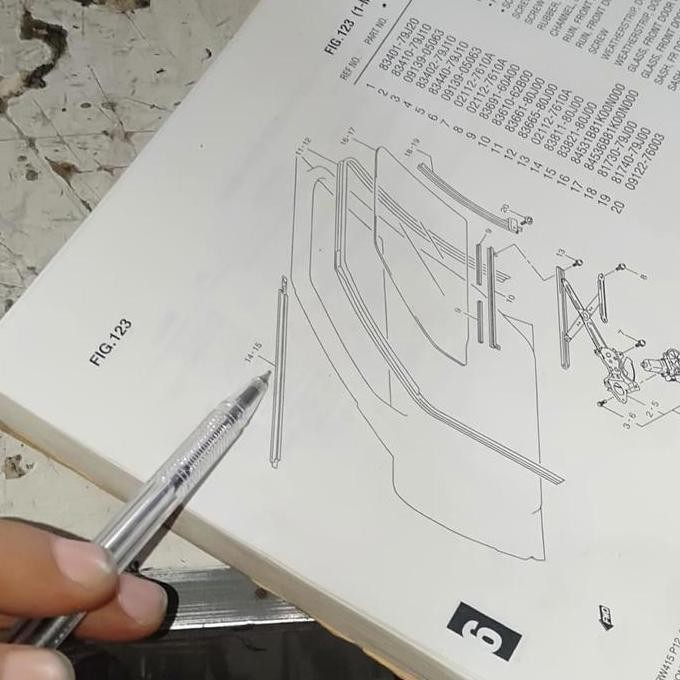 New Plipit kaca luar/weatherstrip Suzuki SX4, Neo Baleno depan Kanan