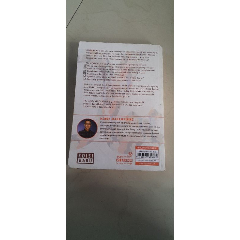 Buku The Alpha Girl's Guide PRELOVED BEKAS