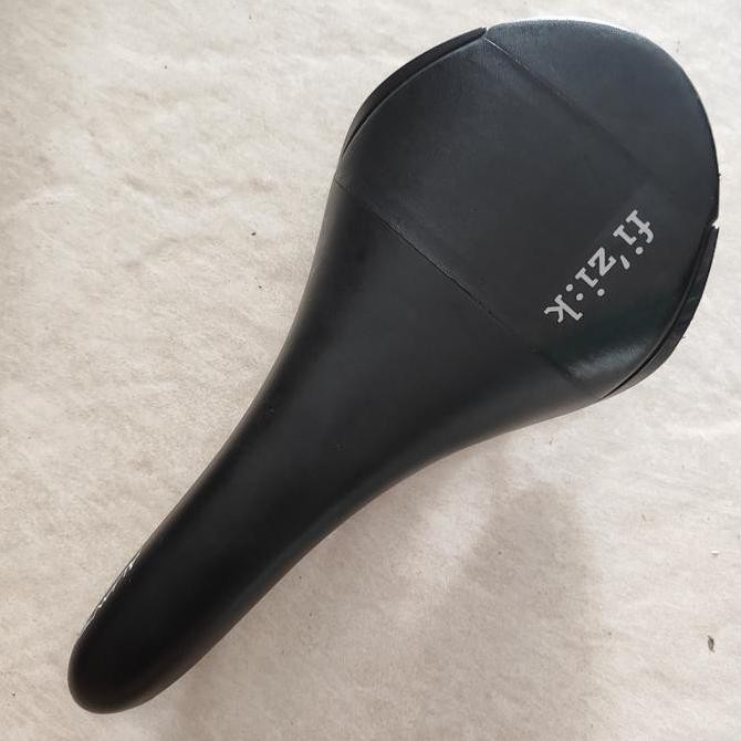 Buruan serbu] Sadel Sedel Sadle Saddle Fizik Aliante R1 Carbon 138mm