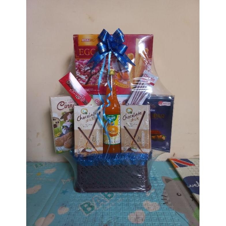 

Parcel Lebaran Hampers Idul Fitri 2025 READY BISA LANGSUNG KIRIM Bisa Custom untuk Wisuda Natal Nyepi Keluarga nUg