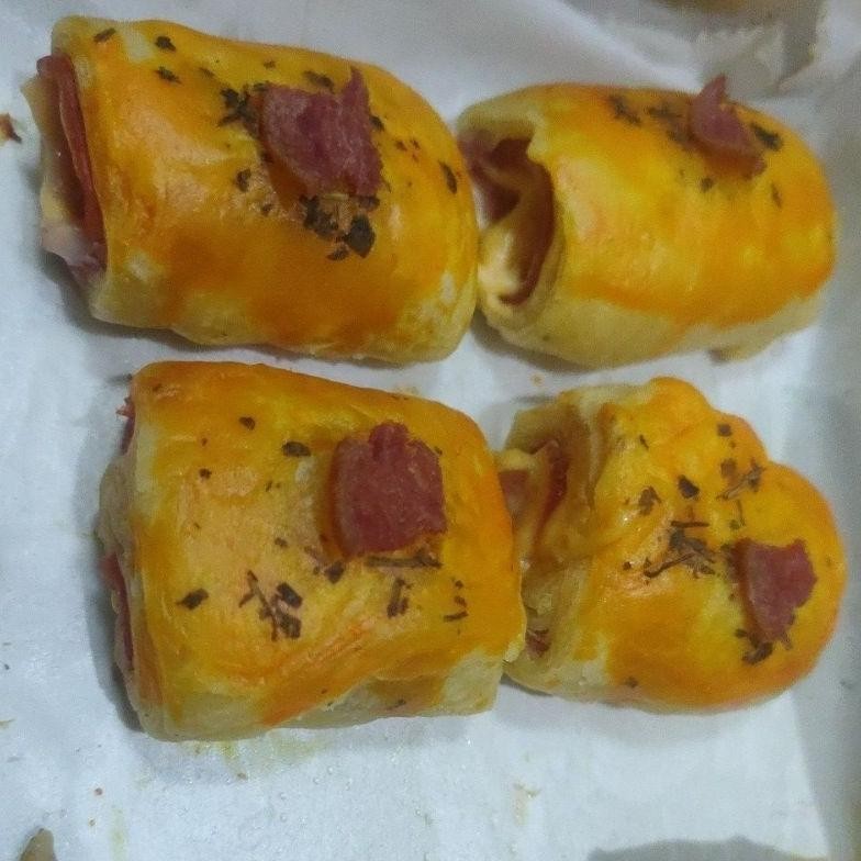 

bolen isi smoked beef isi 10 pcs nUg