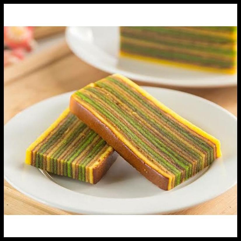 

LAPIS LEGIT SPECIAL PANDAN MELINDA 17X17CM 700 GRAM FRESH FROM OVEN